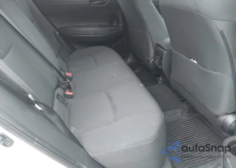 2022 Toyota Corolla Cross Le z USA, uszkodzony, nr VIN 7MUBAABG7NV027907